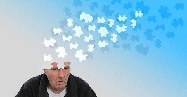 signs of Alzheimer in old people and how to deal with it